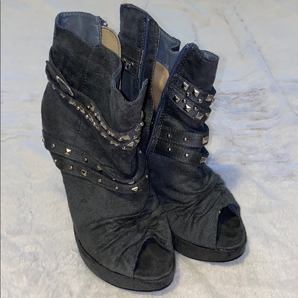 Gray zip up ankle boots with studs - Picture 2 of 4